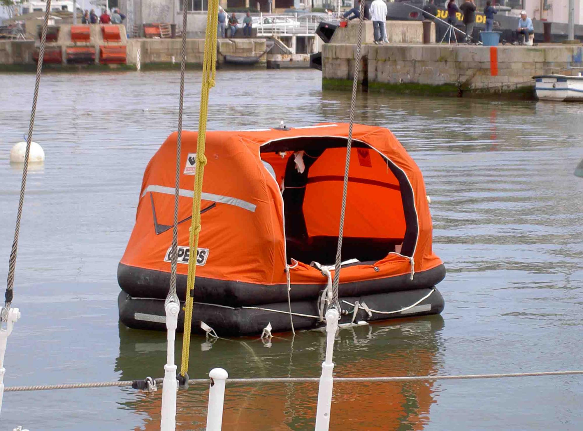 Révision et controle de radeaux de sauvetage à Saint Malo